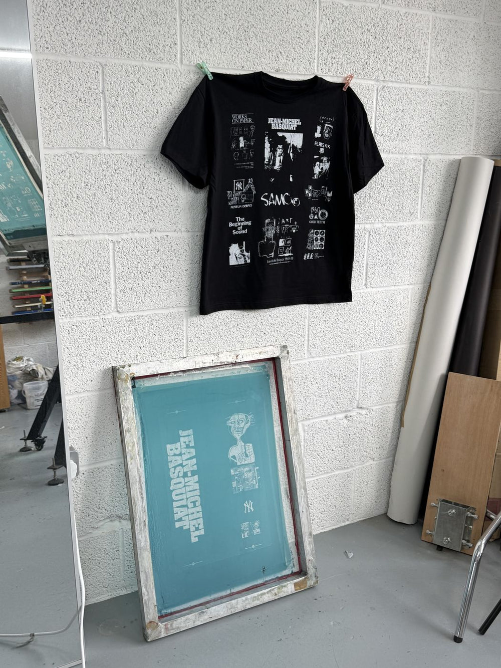 Tee on the wall, screen on the floor